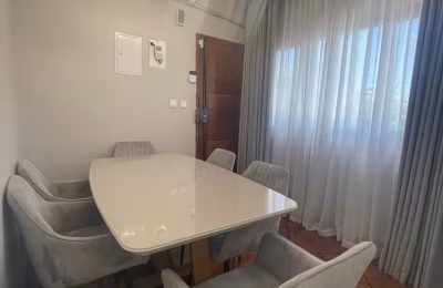 ALUGUEL: T2 Moderno na Polana Cimento A com Vista para a Baía | Segurança Reforçada